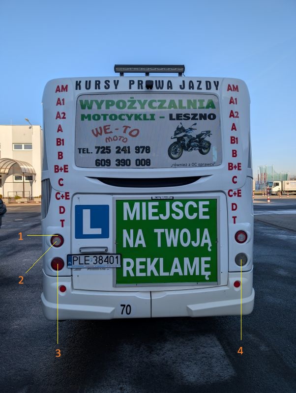 Światła z tyłu autobusu