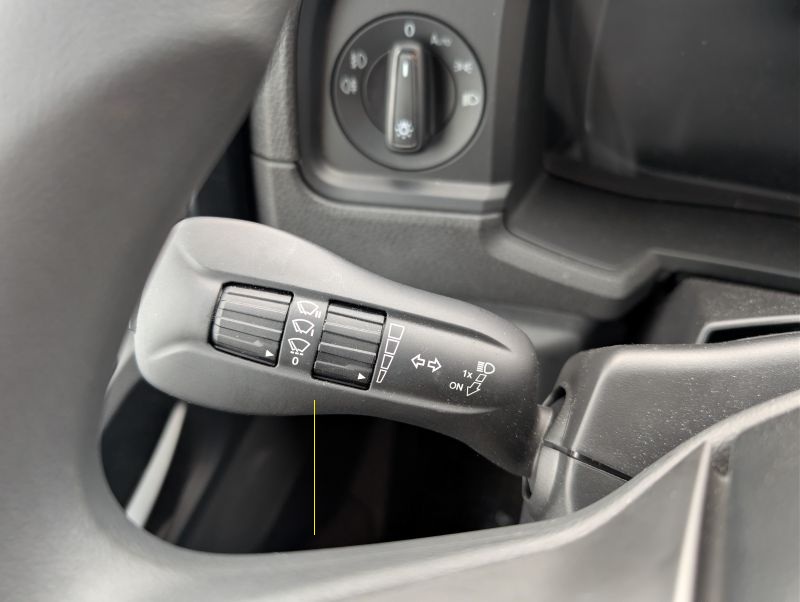 Kierunkowskaz, światła drogowe i sygnałświetlny, wycieraczki i spryskiwacze szyb