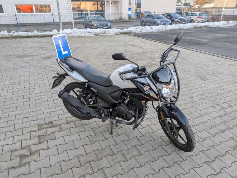Motocykl Yamaha YS125 (A1)